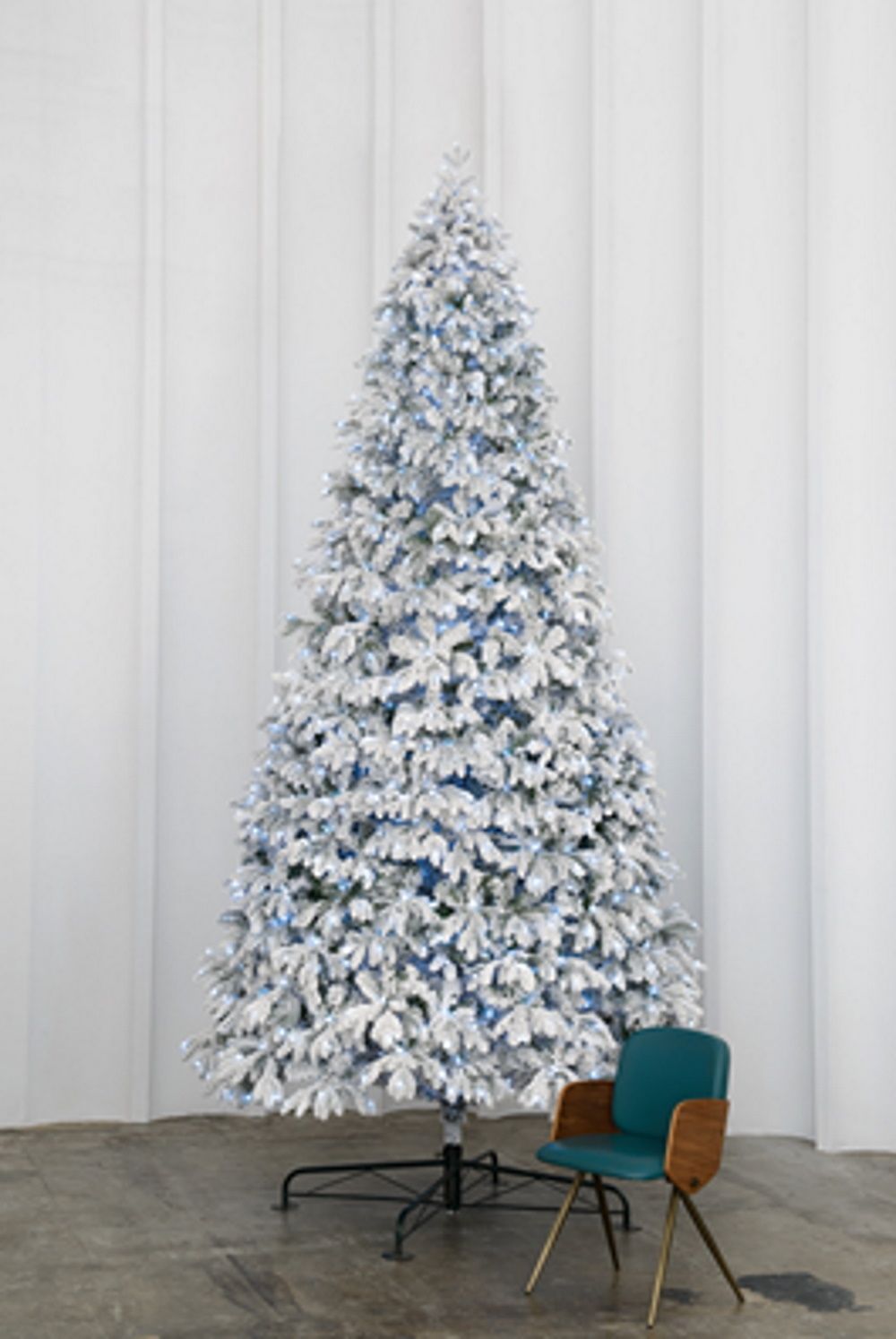 Заснеженная елка «Камчатская» (Литая+пвх) 240 см / 2.4 м