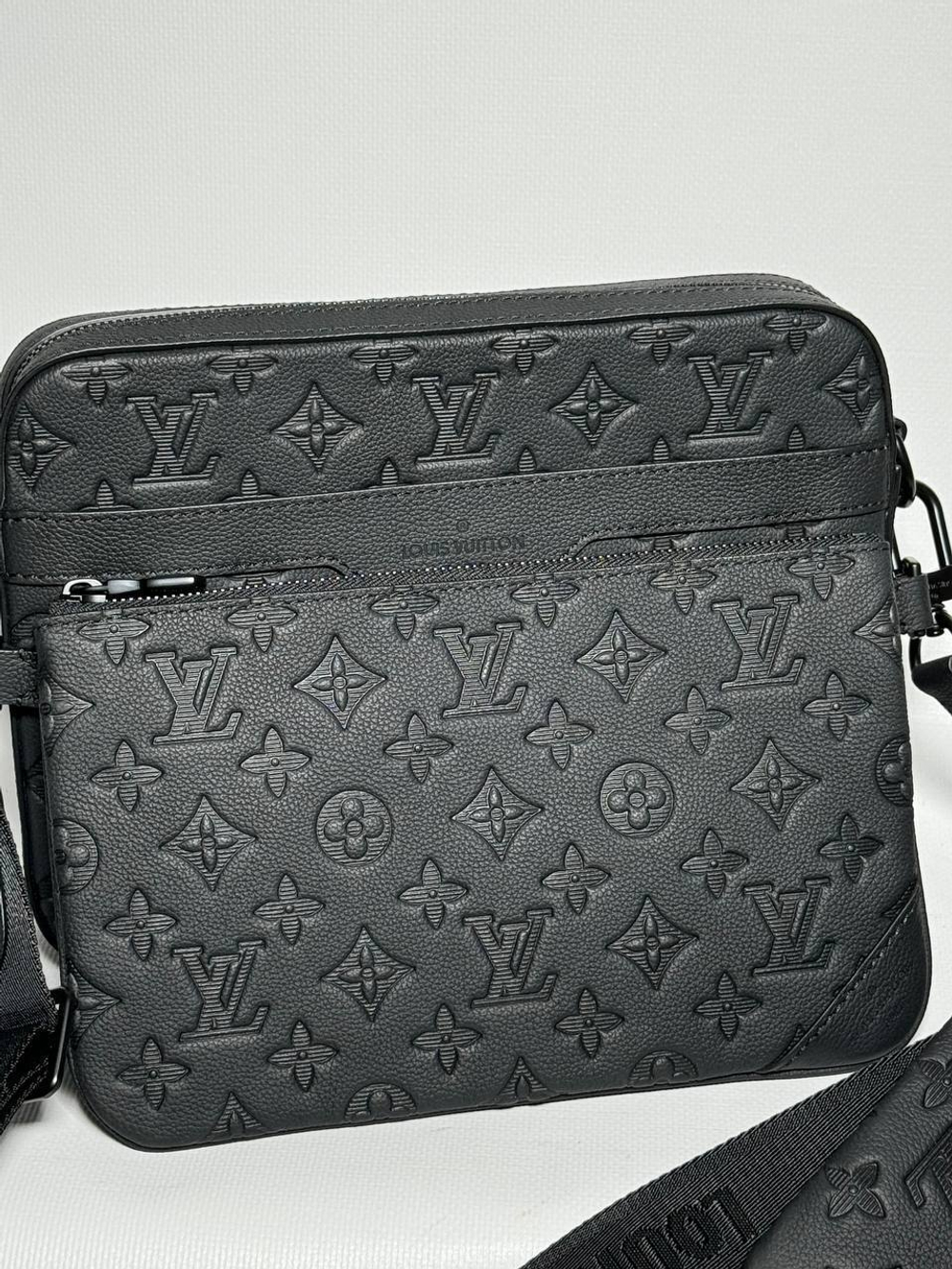 Сумка-мессенджер Louis Vuitton