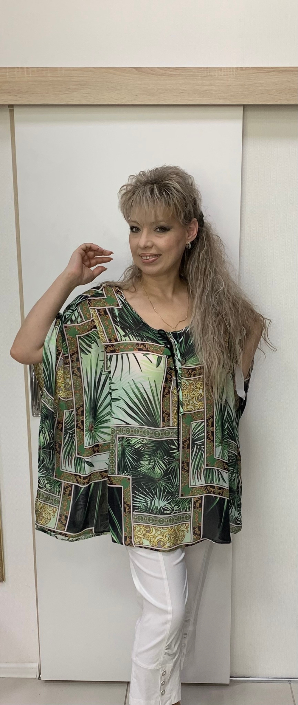 Воздушная туника-пончо оригинальной расцветки