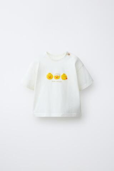 ZARA ФУТБОЛКА С ВЫШИТЫМИ ЦЫПЛЯТАМИ, ЭКРЮ