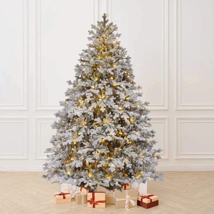 Заснеженная елка с гирляндой встроенной «Вега» (Литая хвоя) от 1,2 м до 3 м