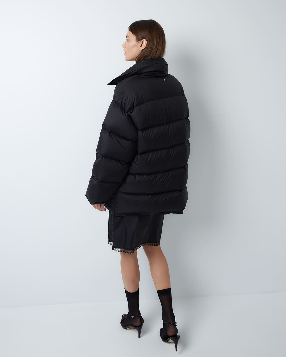 Пуховик двубортный укороченный из итальянского нейлона черный