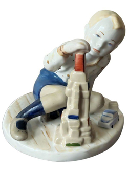 Фарфоровая статуэтка "Мальчик с Кубиками" ЛФЗ