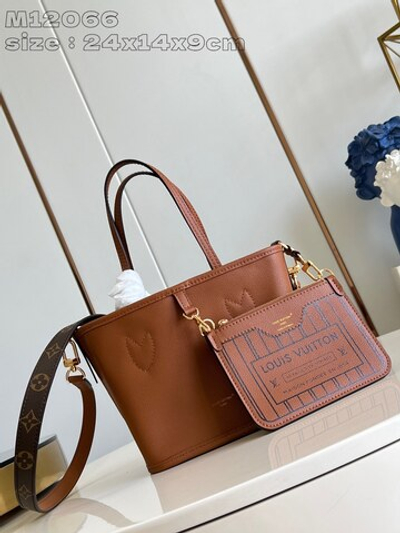 Louis Vuitton Neverfull Bandouliere Inside Out BB