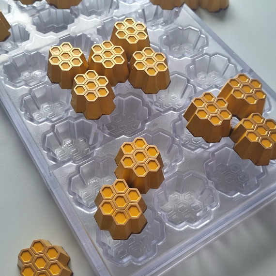 327 | Форма для шоколадных конфет "Медовая сота" (275*175 мм)