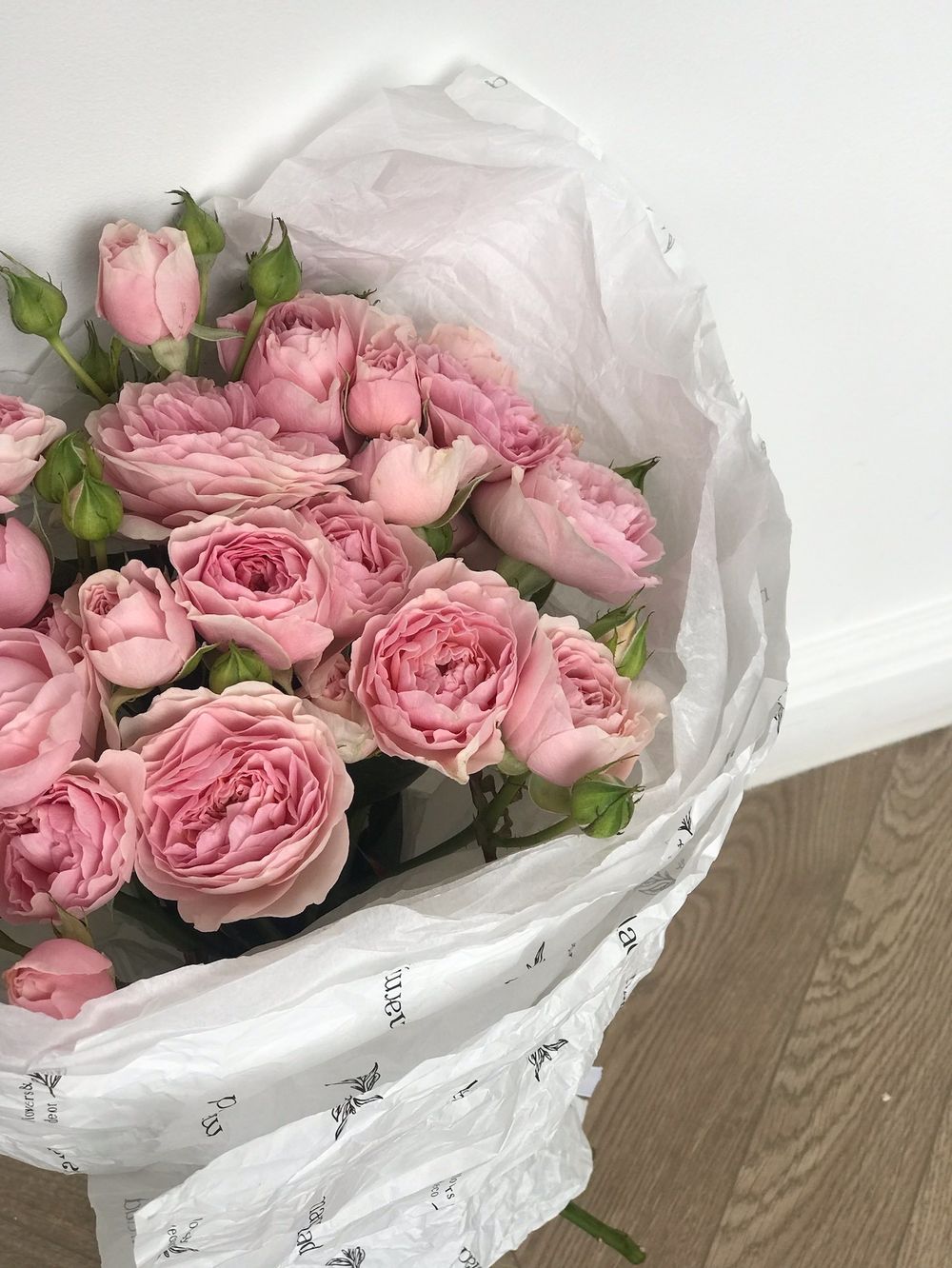 Букет из кустовой пионовидной розы