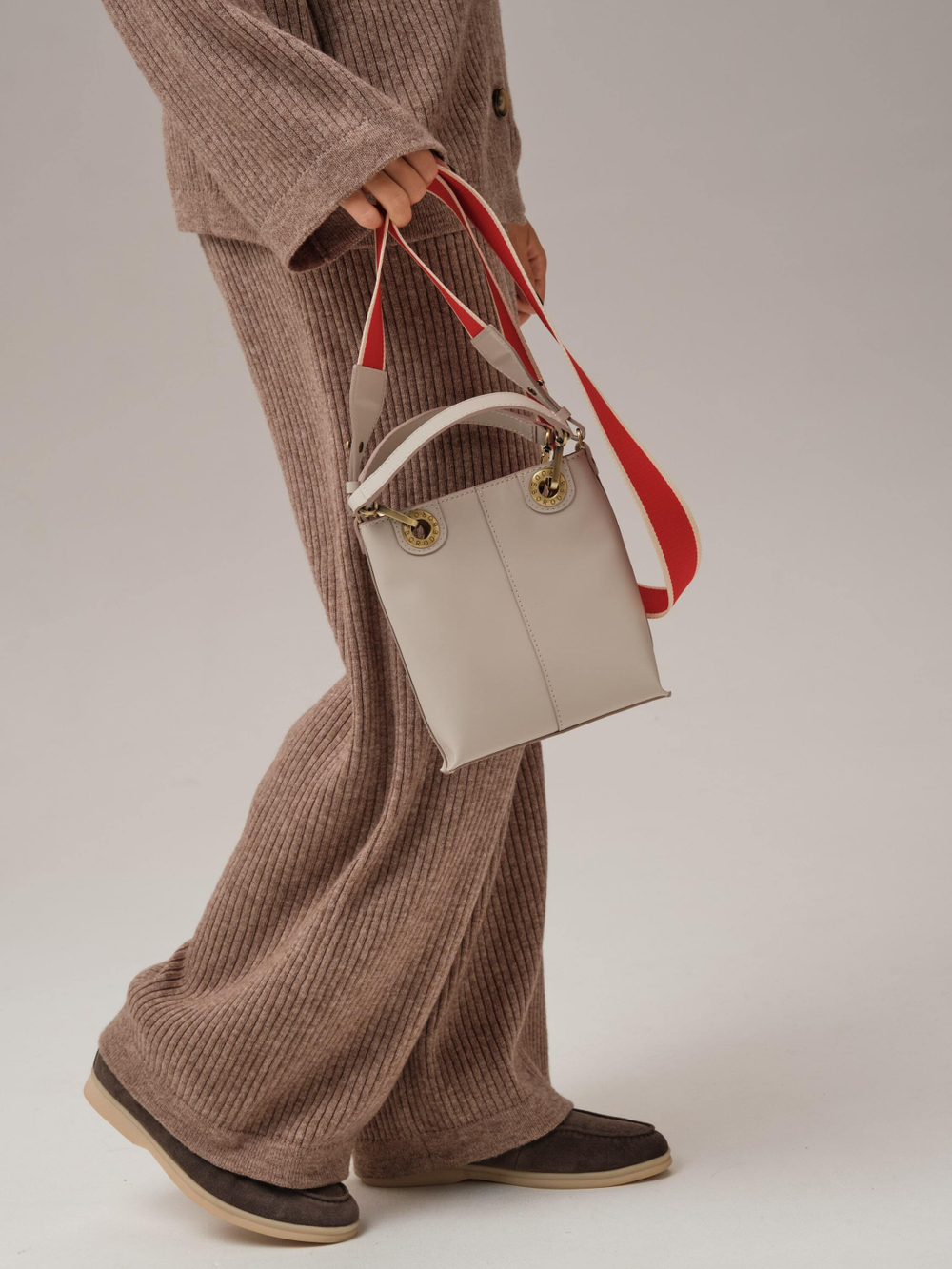 Сумка кожаная кросс-боди Deboro 30347 бежевая ваниль