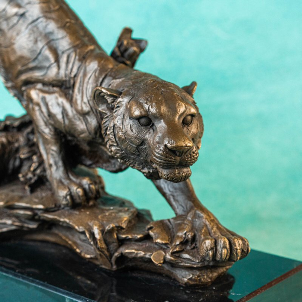 Кабинетная скульптура «Тигр на охоте»