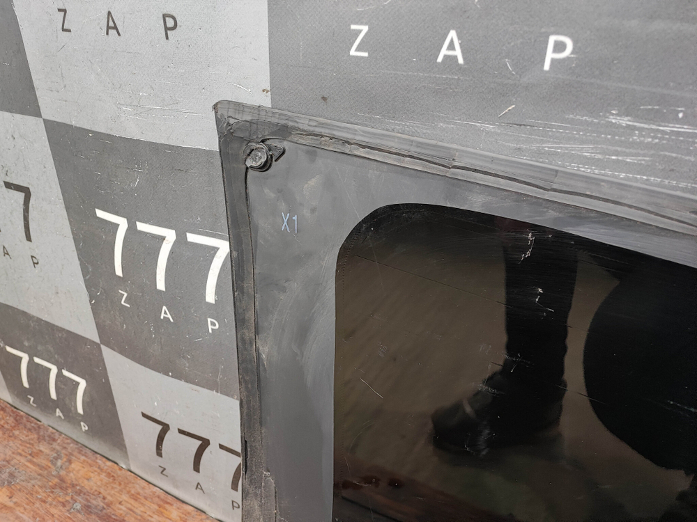 Стекло багажника правое Toyota Land Cruiser 200 07-21 Б/У Оригинал 6271060E50