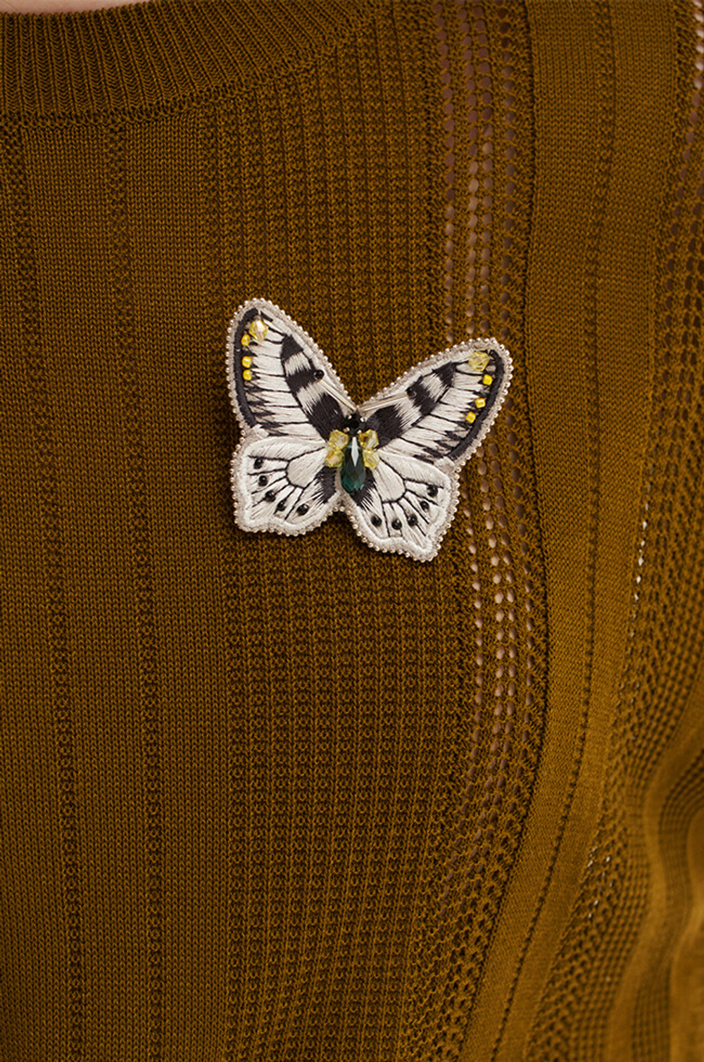 8443 Брошь (молочно-серый)