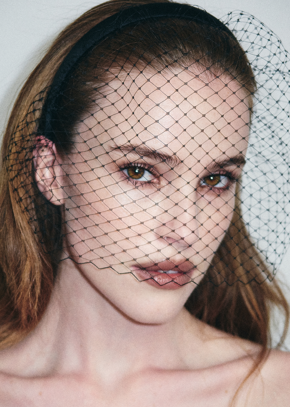 Вуаль черная на тонком ободке