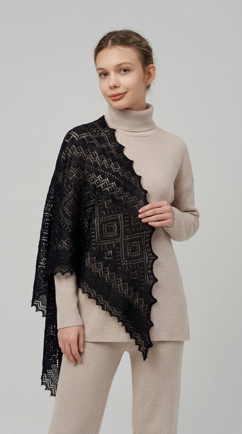 Оренбургский пуховый платок-косынка П3-130184-07 черный