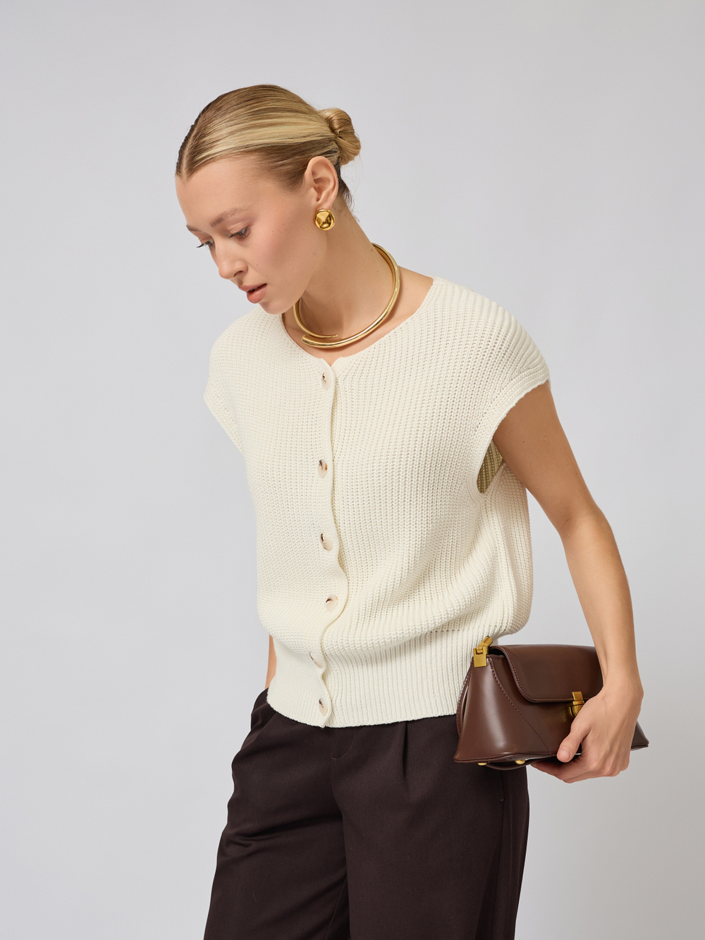 Жилет вязаный на пуговицах