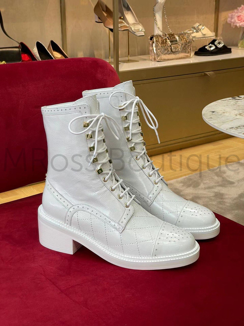 Белые глянцевые ботинки Chanel (Шанель) из состаренной кожи