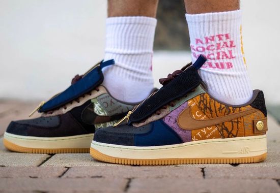 travis scott air force 1 cactus jack on feet