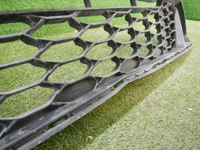 Решетка переднего бампера Kia Ceed 3 (2018-2021)