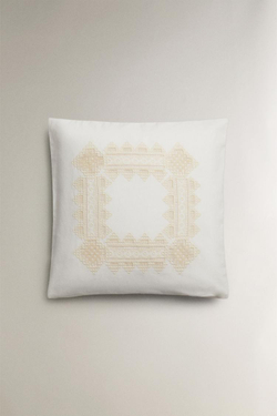 ZARA HOME ЧЕХОЛ ДЛЯ ДЕКОРАТИВНОЙ ПОДУШКИ С КОНТРАСТНОЙ ВЫШИВКОЙ, СВЕТЛО-БЕЖЕВЫЙ