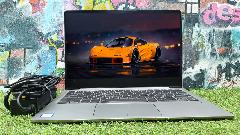Ультрабук 13" Lenovo i7-8/8 Gb/FHD