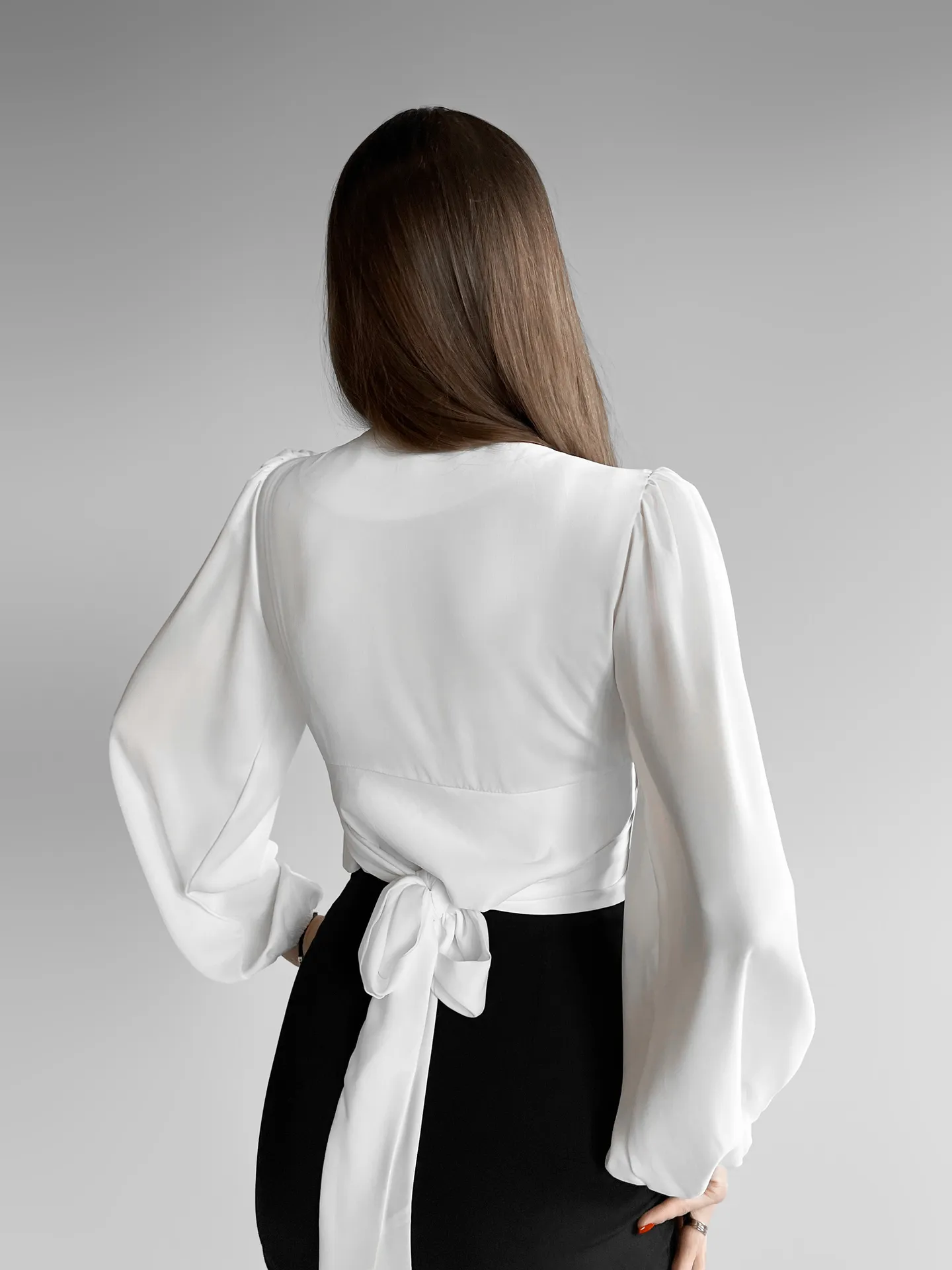Блузка Fashion однотонная на запах с длинными рукавами на резинке