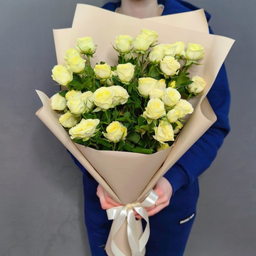 Букет из лимонных кустовых роз "Wedding Invite"
