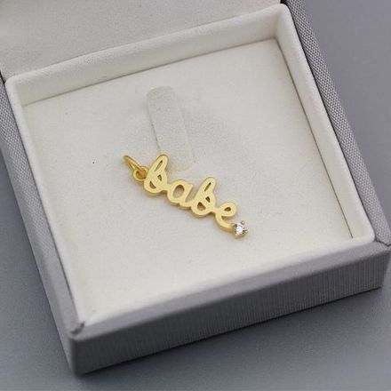 Матовая подвеска "Babe" 22х6,3мм