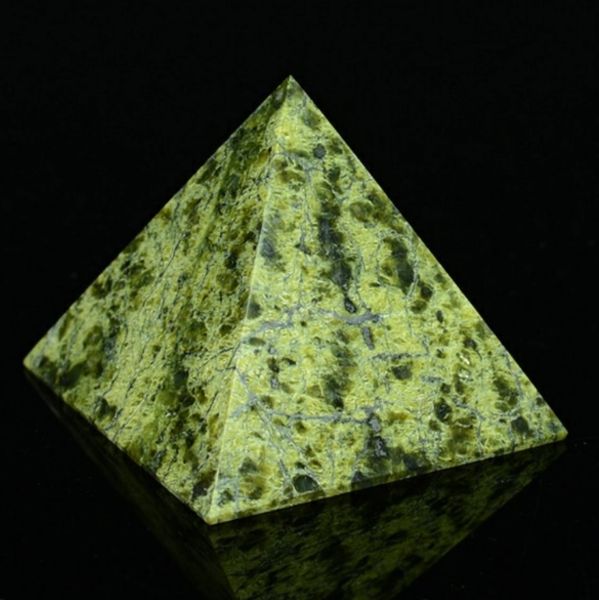 Магические и лечебные свойства змеевика: древний камень мудрости и исцеления