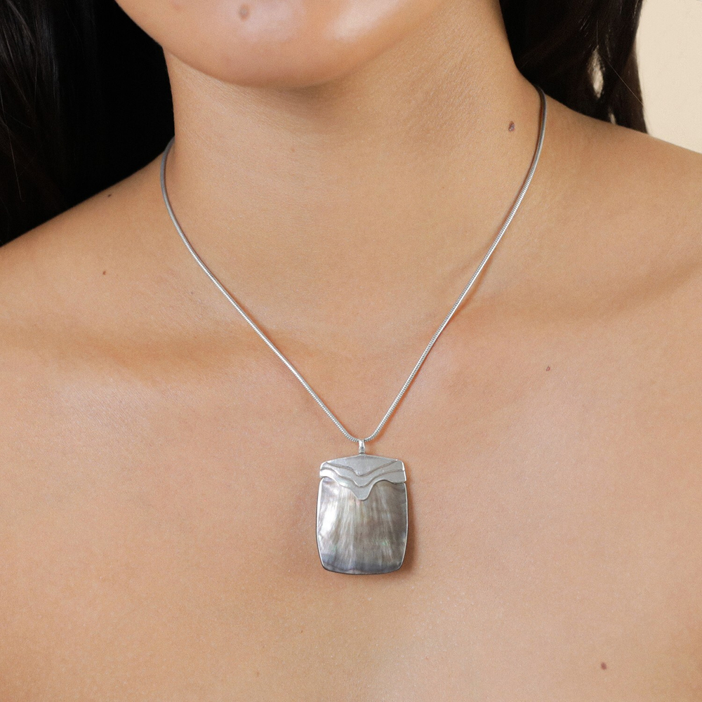 Колье Nature Bijoux, Mindoro, с подвеской из перламутра, NB25.2-15-43680 (серый)