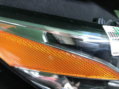 Стекло фары правое Lexus ES 6 (2015-2018)
