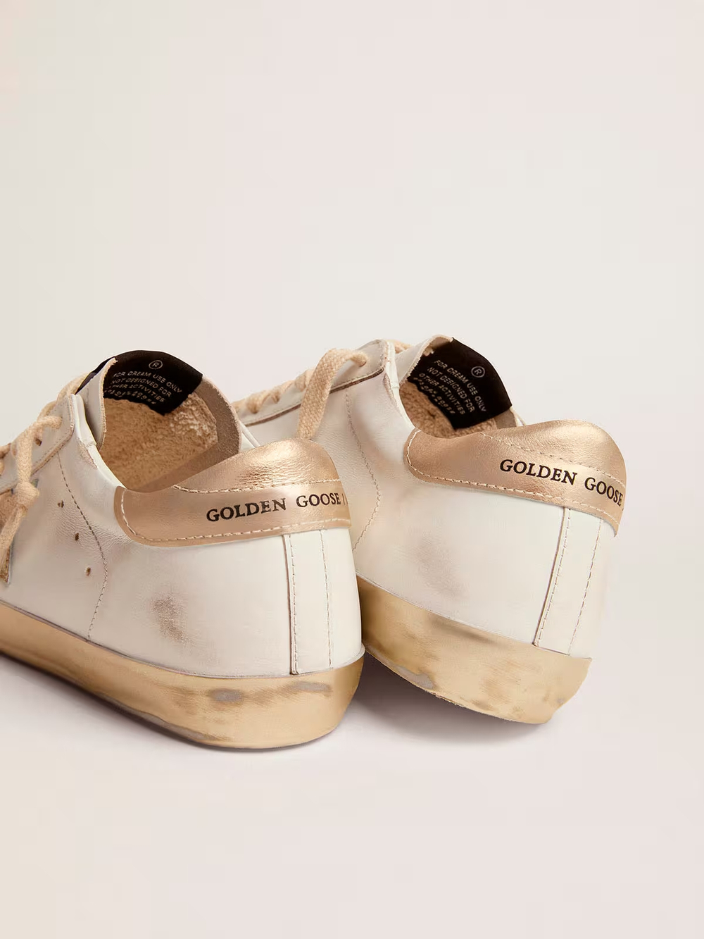 Golden Goose Super Star с золотистой блестящей отделкой