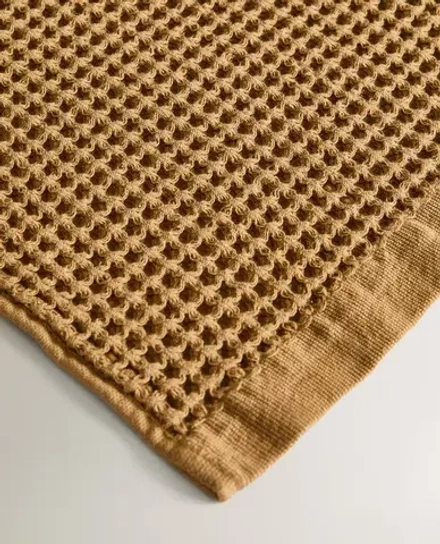 ZARA HOME ВАФЕЛЬНОЕ БАННОЕ ПОЛОТЕНЦЕ, ОЛИВКОВЫЙ