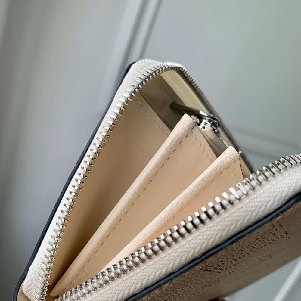 Louis Vuitton Zippy Wallet