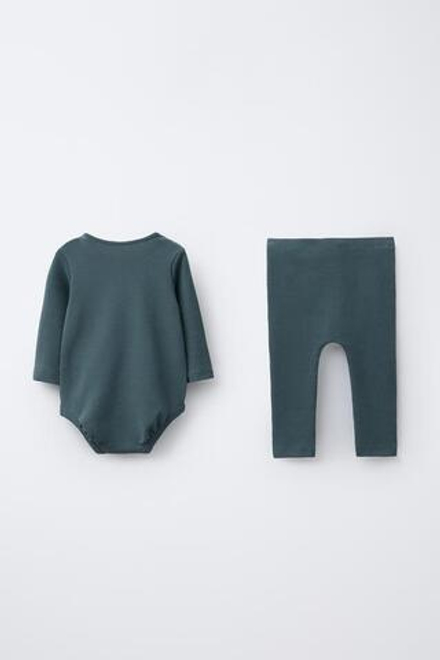 ZARA КОМПЛЕКТ ИЗ БОДИ И ЛЕГГИНСОВ С ВЫШИВКОЙ "ОВЕЧКА", НЕФТЯНОЙ