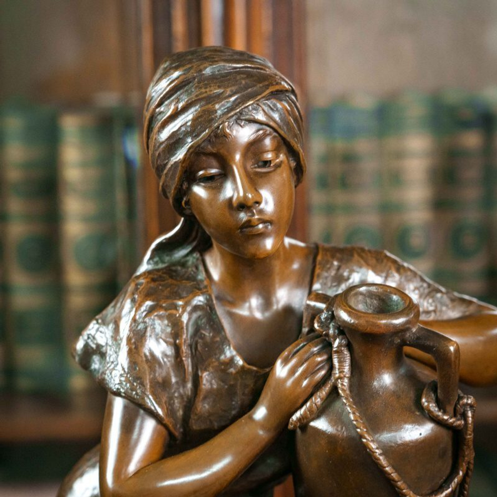 Бронзовая скульптура «Ребекка у колодца»/ «REBECCA AU PUITS»