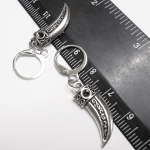 Серьги кольца с подвеской "Клыки" (22х9х4мм) для украшения прокола ушей. Бижутерный сплав. Цена за пару