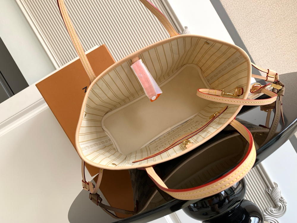 Louis Vuitton Neverfull PM