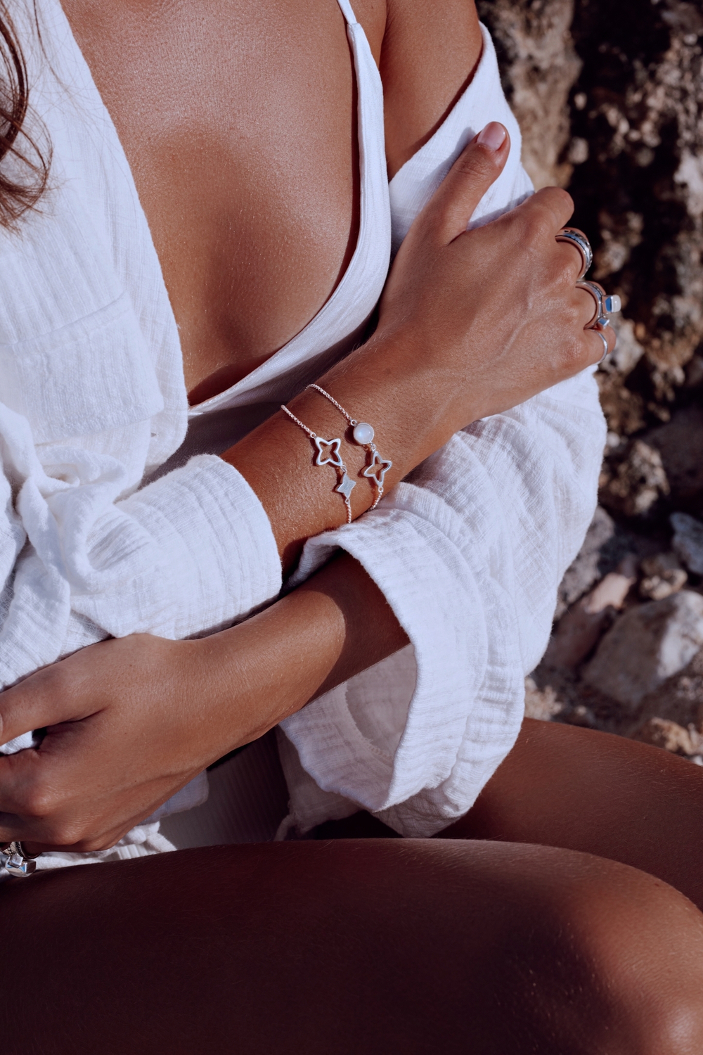 Браслет «Клевер» с лунным радужным камнем