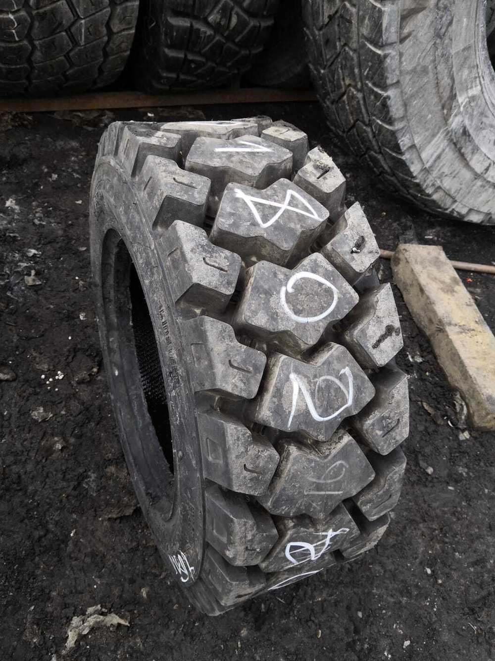 10-16.5 Emrald Greckster SKT05 шина б/у