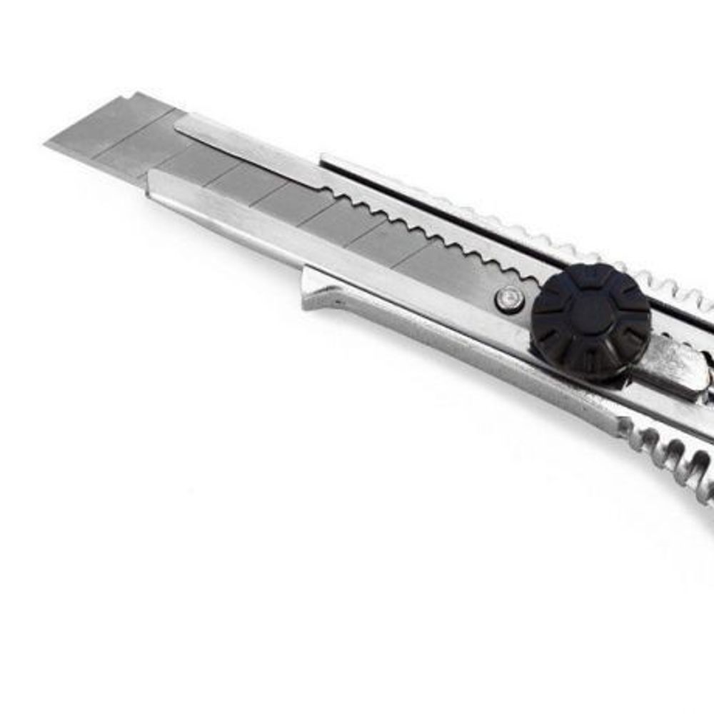 Нож с отламывающимся лезвием Color Expert,18мм, алюминевый, с метал.вставкой 95652027