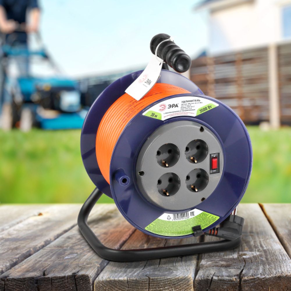 Удлинитель силовой ЭРА RPx-4es-3x1.5-30m на пластиковой катушке c заземлением 4 розетки 30м ПВС 3х1.5мм2 | Силовые удлинители