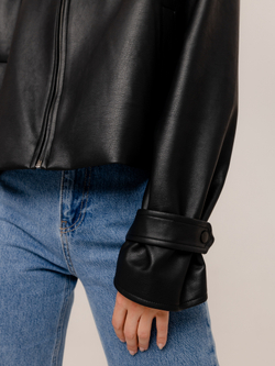 Жакет укороченный из экокожи черный