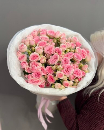 Букет из 15 кустовых роз в "облачке"
