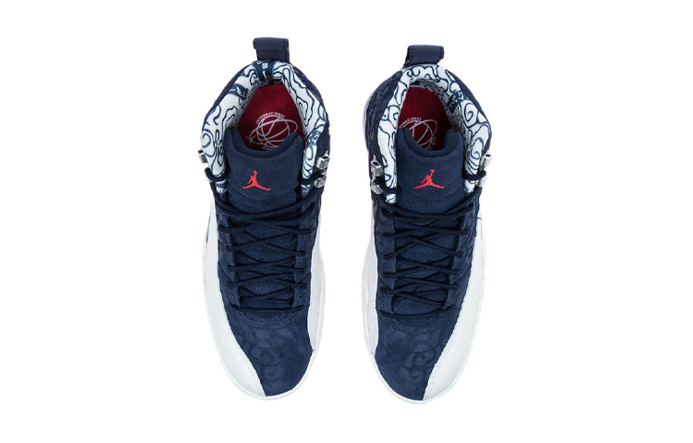 International flight 12s store