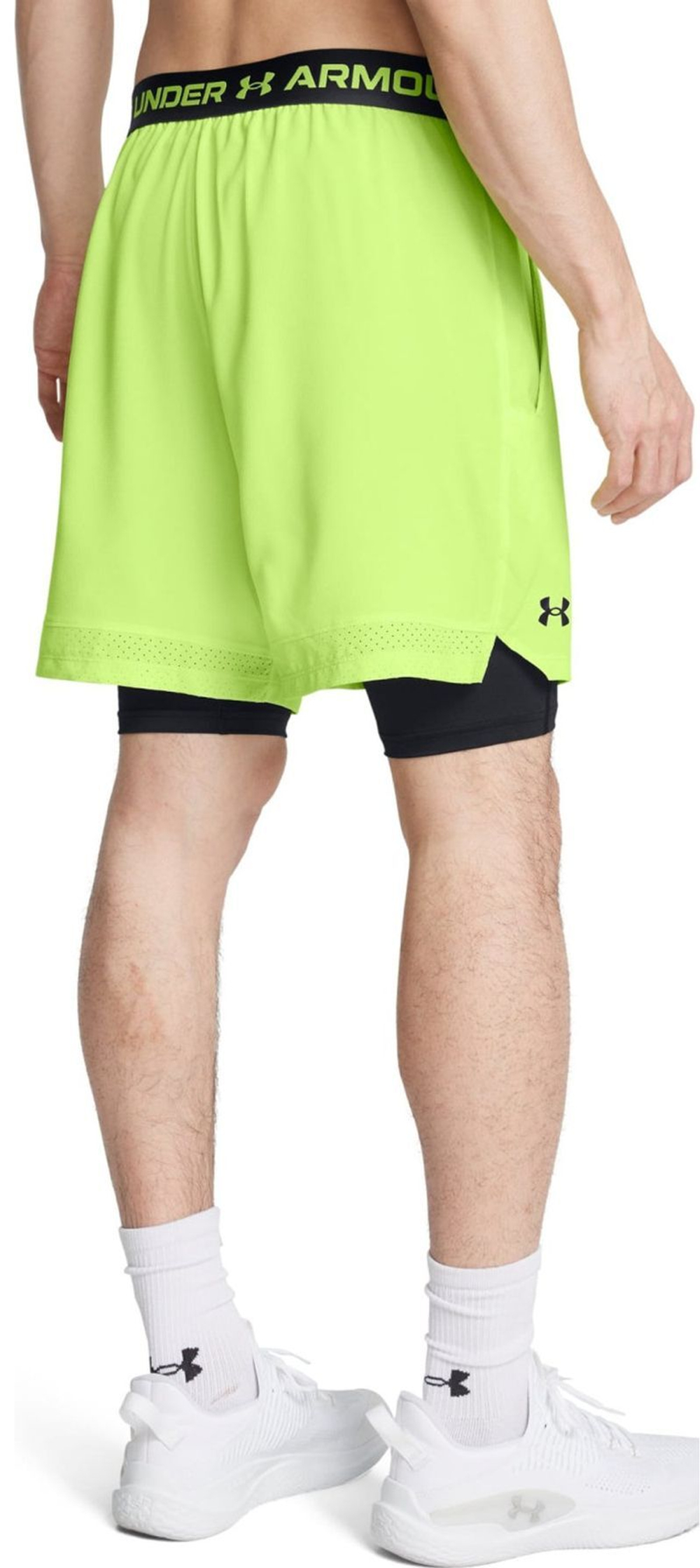 Мужские теннисные шорты Under Armour Vanish Woven 2-in-1 - зеленый