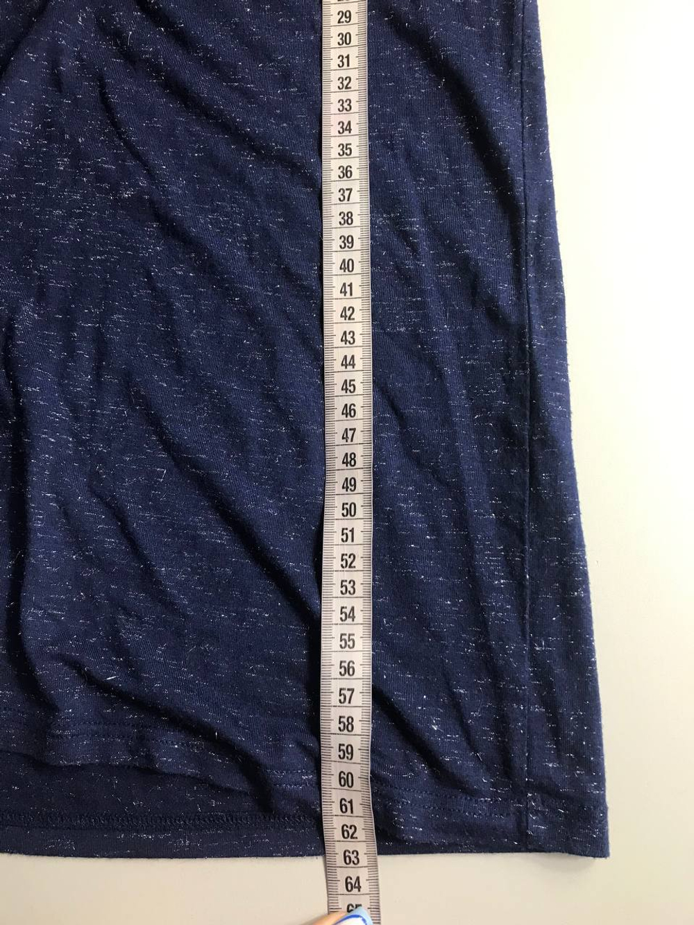 Футболка We с V образным вырезом переливающаяся, маркировка S, визуально на 44 размер