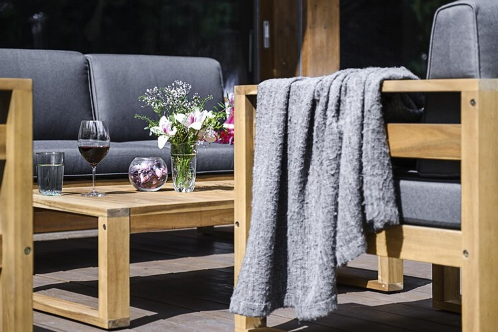 Кофейный стол из акации BOOKA