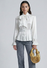 Блуза с бантом приталенная