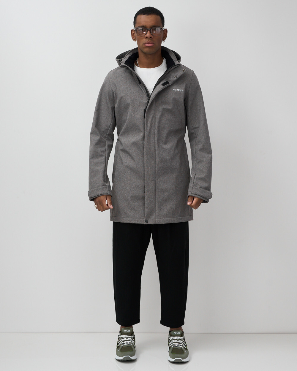 Парка спортивная мужская с капюшоном softshell серого цвета 9565Sr