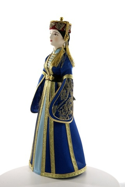 Кукла фарфоровая Черкеска в женском костюме