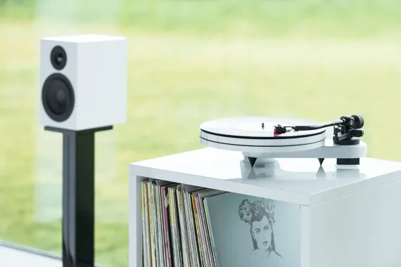 Pro-Ject RPM 1 Carbon DC Piano Black