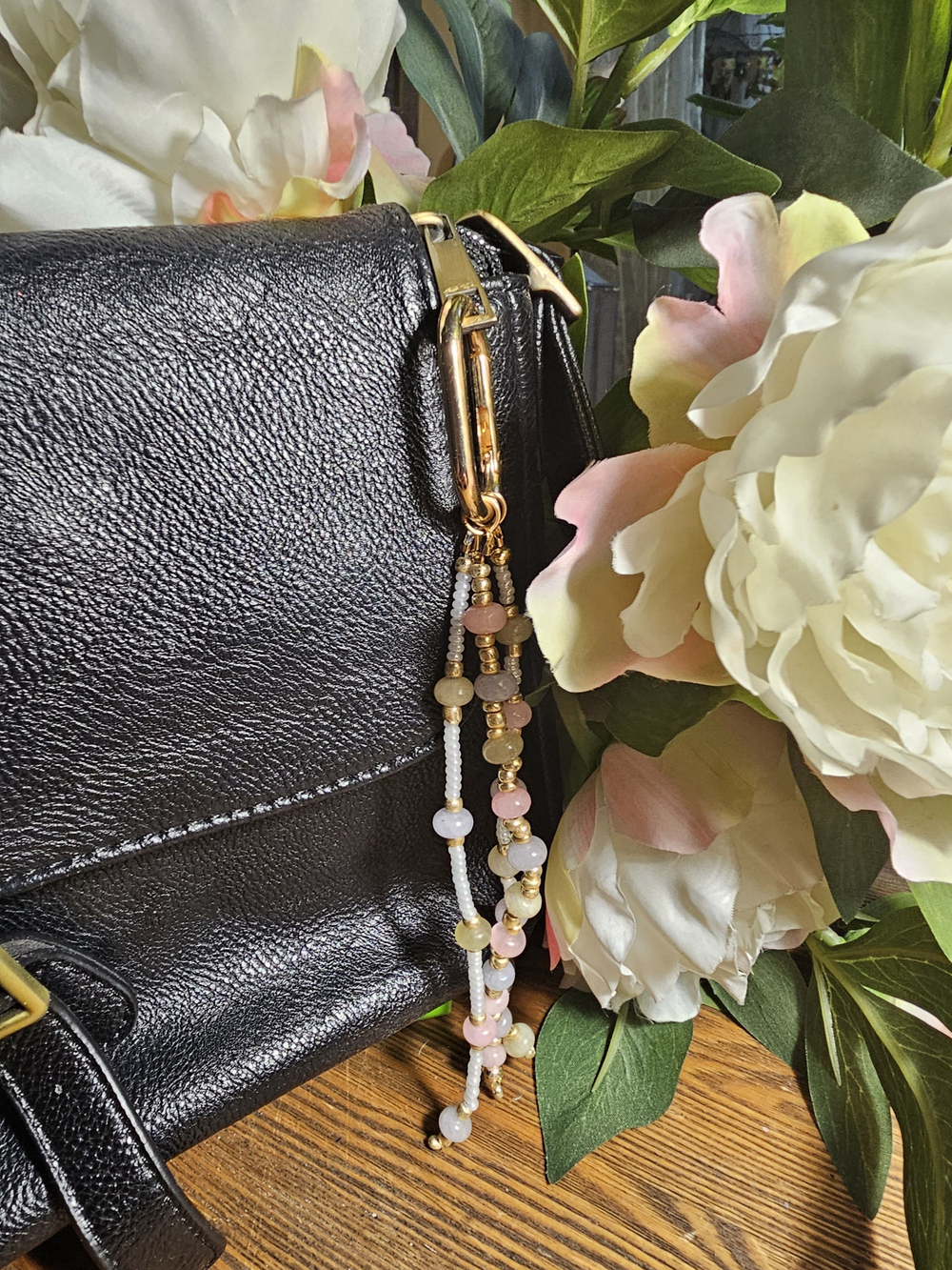 Обвес на сумку, брелок для ключей, подвеска авторская ручная работа с натуральными камнями "Берилловый"